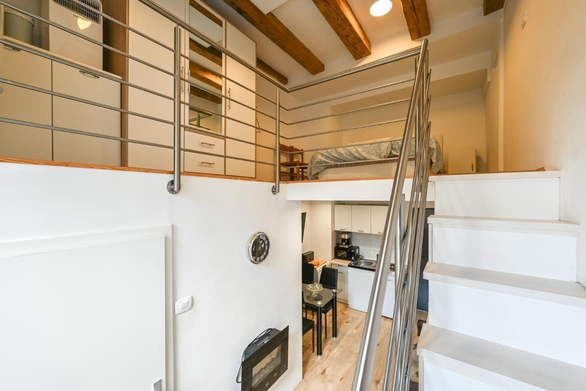 Apartma N'poznam Tobacna 2
